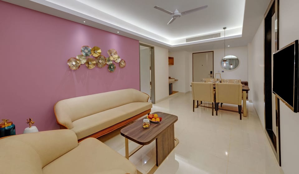 Hazel Suite | Living room | 40-inch LED TV with satellite channels, TV