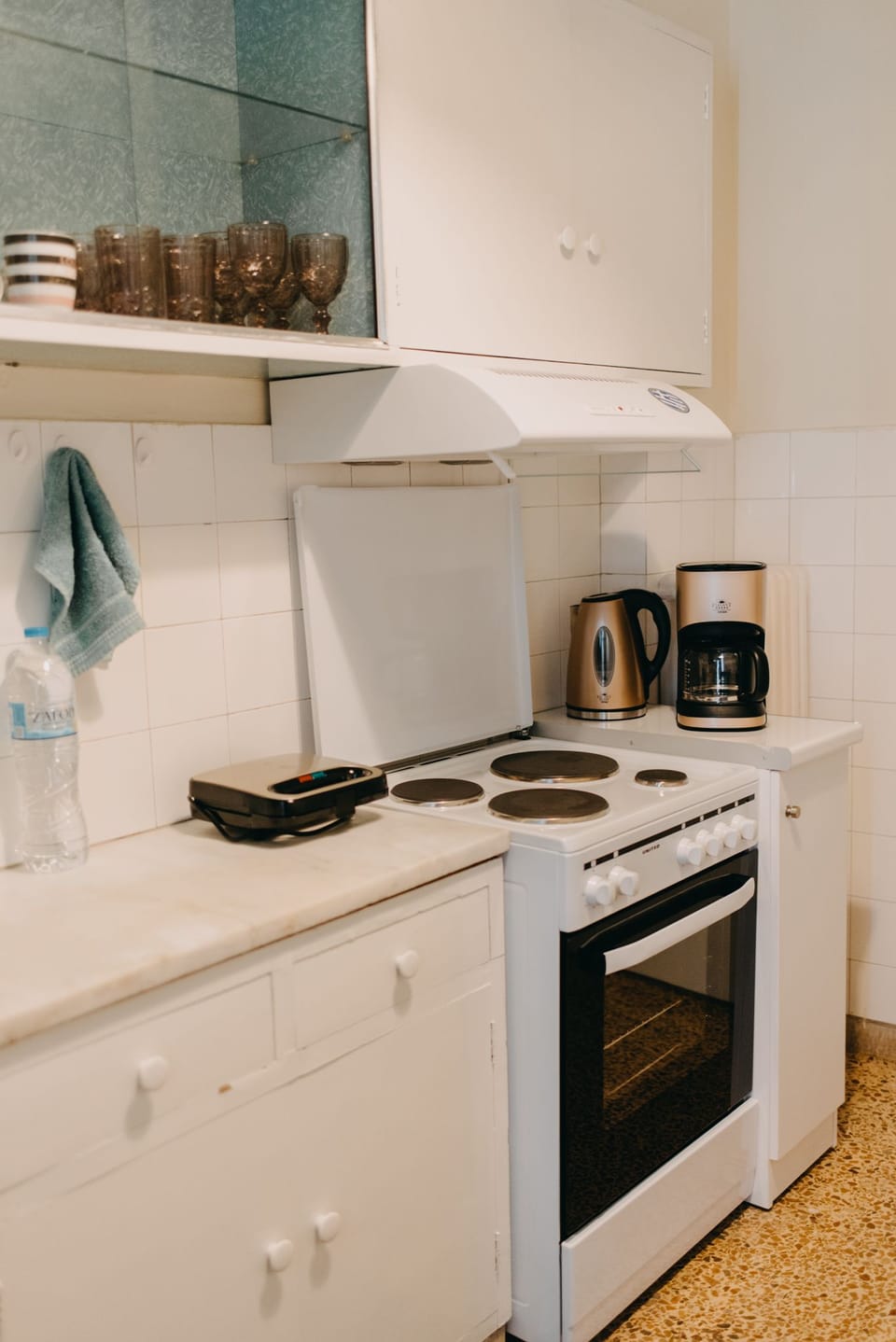 Comfort Apartment, 1 Queen Bed with Sofa bed, Kitchen | Private kitchen | Full-size fridge, oven, stovetop, coffee/tea maker