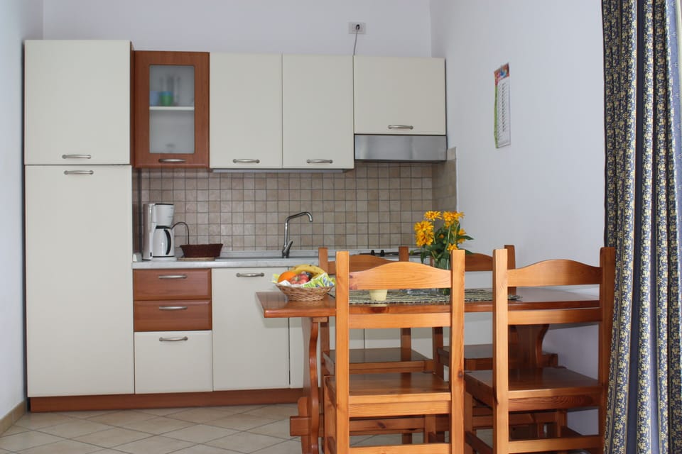 Apartment, 1 Bedroom, Balcony | Living area