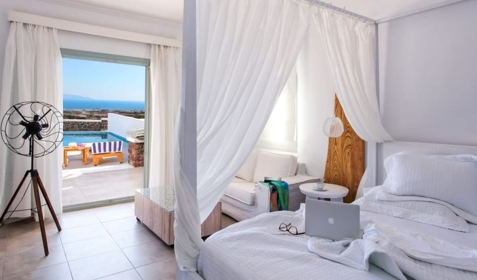 Pool Suite with Sea view | Premium bedding, minibar, in-room safe, individually furnished
