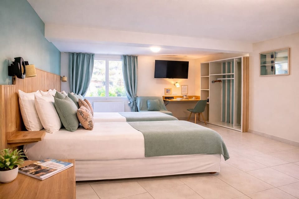 Family Room | Individually decorated, individually furnished, desk, laptop workspace