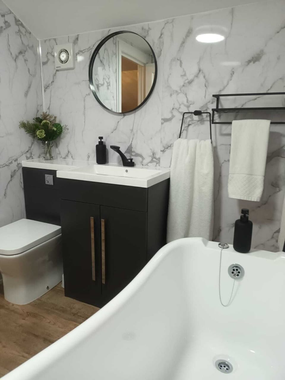 Basic Room, 1 Queen Bed | Bathroom | Shower, towels