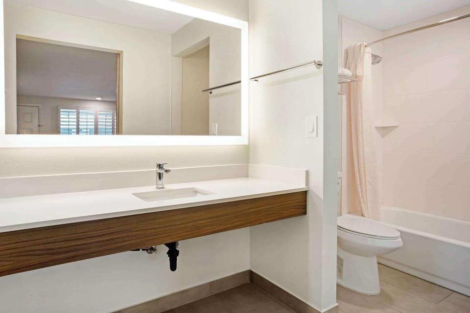 Combined shower/tub, eco-friendly toiletries, hair dryer, towels