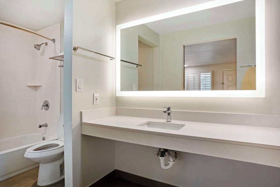 Combined shower/tub, eco-friendly toiletries, hair dryer, towels