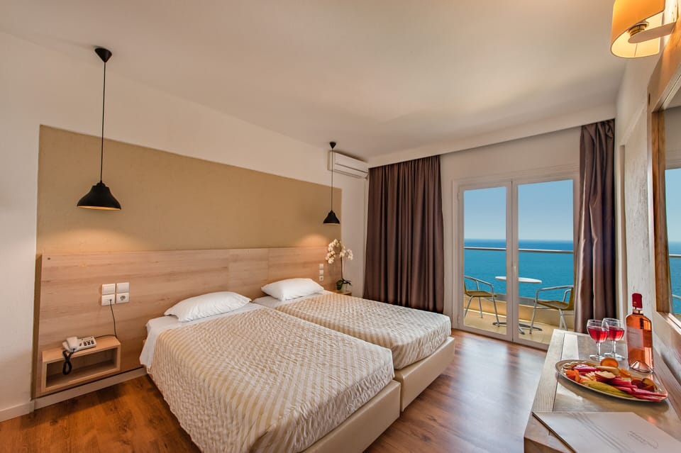 Classic Double Side Sea View | In-room safe, desk, laptop workspace, soundproofing