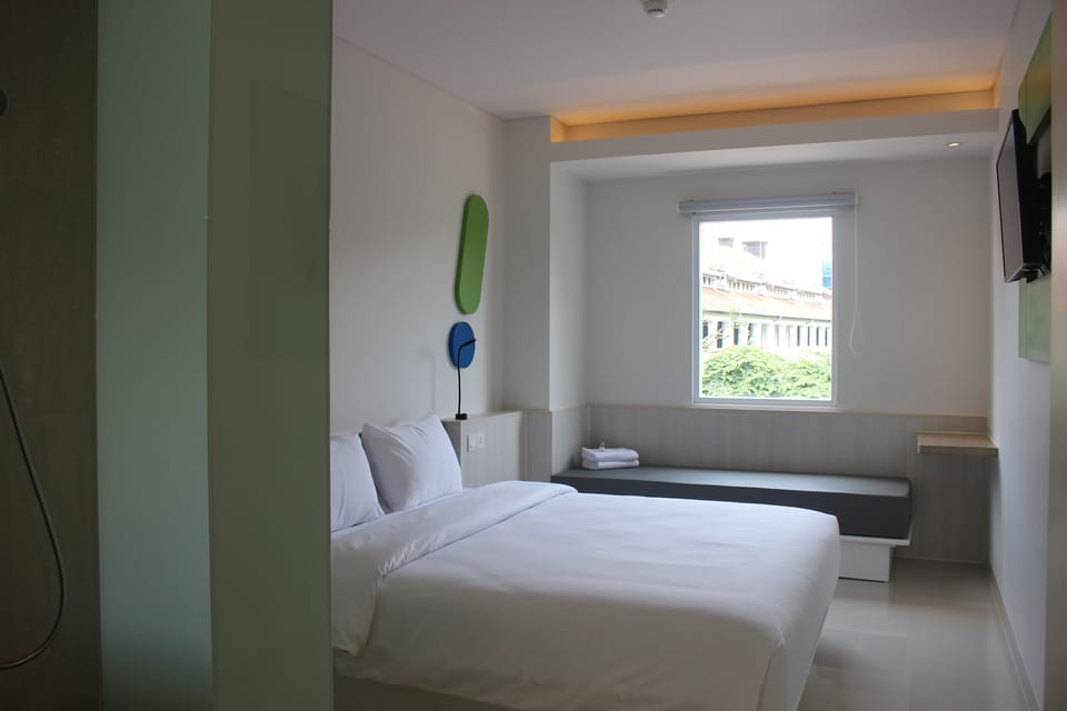 Room (POP!) | City view