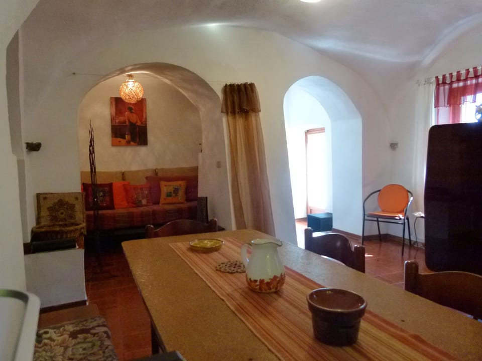 Apartment, 1 Bedroom (Casa Rosa) | In-room dining