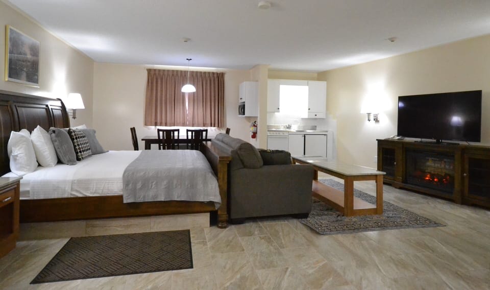 Desk, blackout drapes, soundproofing, free WiFi