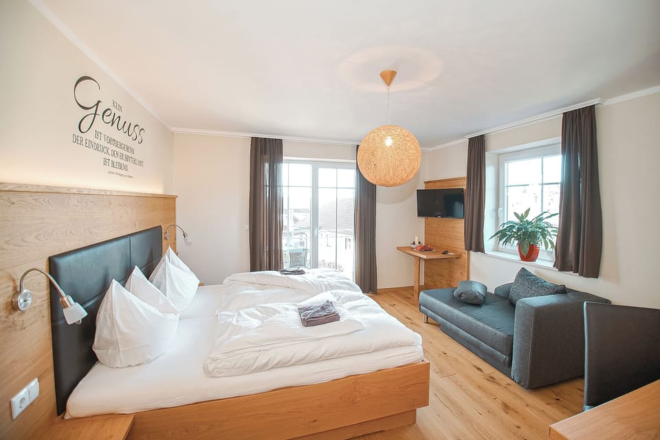 Double Room, Balcony | Free WiFi