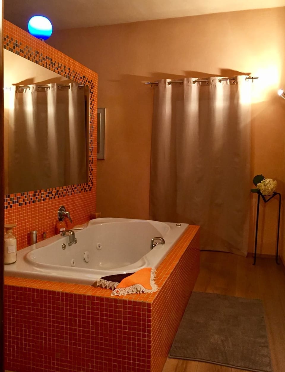 Superior Double Room, 1 Queen Bed | Bathroom | Free toiletries, hair dryer, bathrobes, bidet