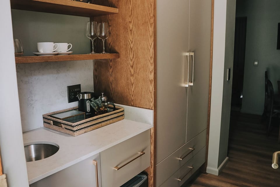 Executive Suite | Hypo-allergenic bedding, minibar, in-room safe, individually decorated