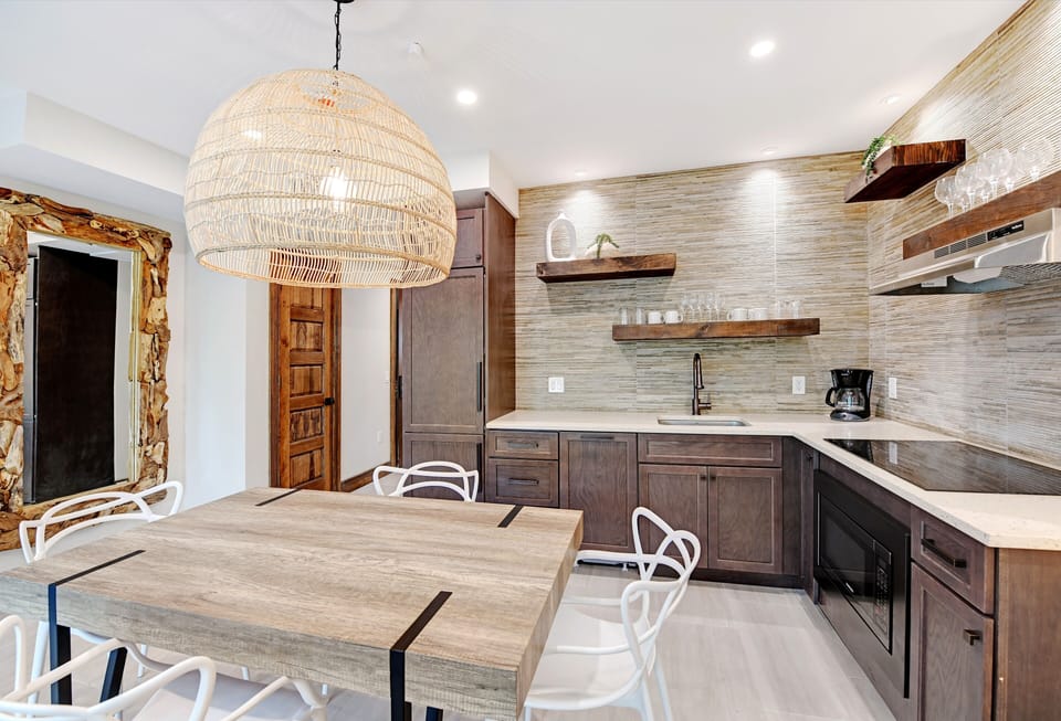 Beachside Two Bedroom Suite | In-room dining
