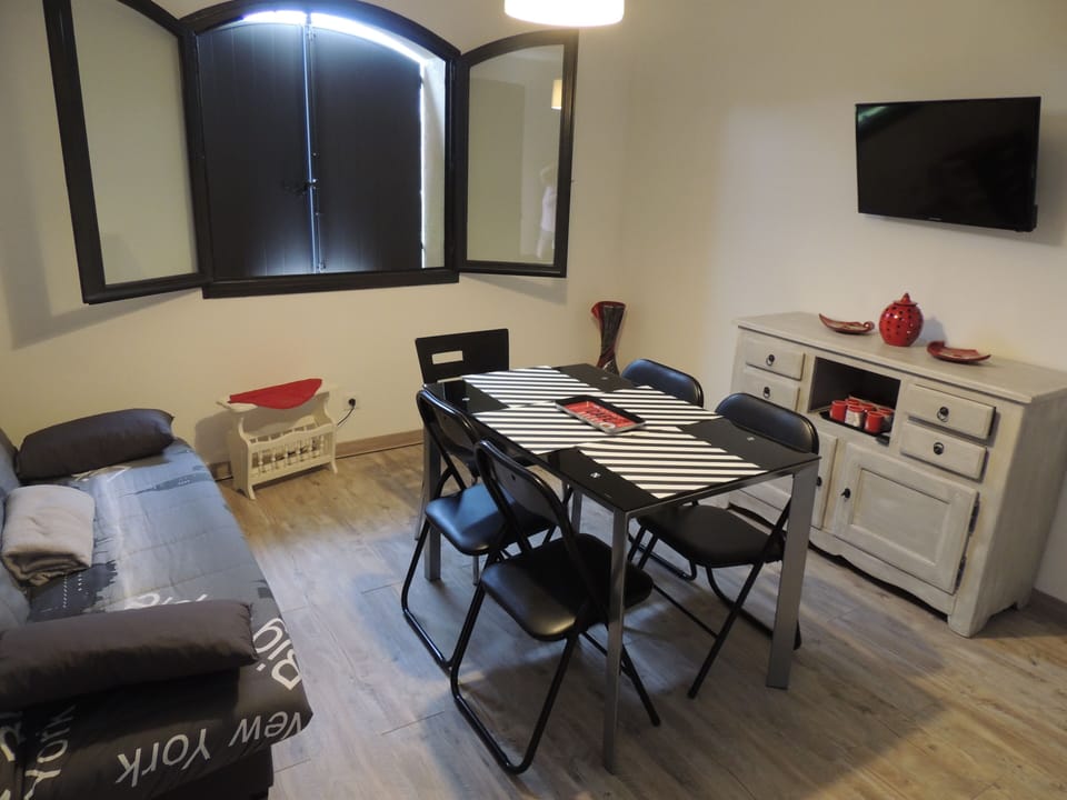 Panoramic Apartment | Living room | Flat-screen TV