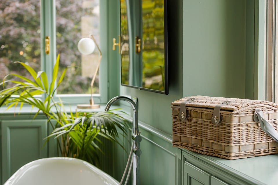 Suite, Lake View | Room amenity