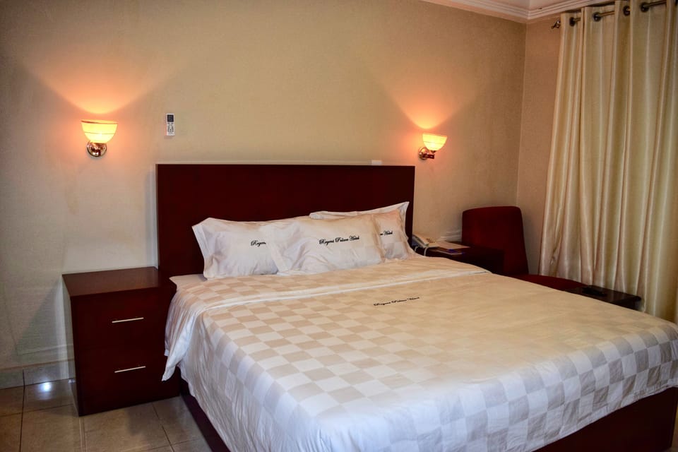 Deluxe Single Room, 1 King Bed | Down comforters, memory foam beds, in-room safe, blackout drapes