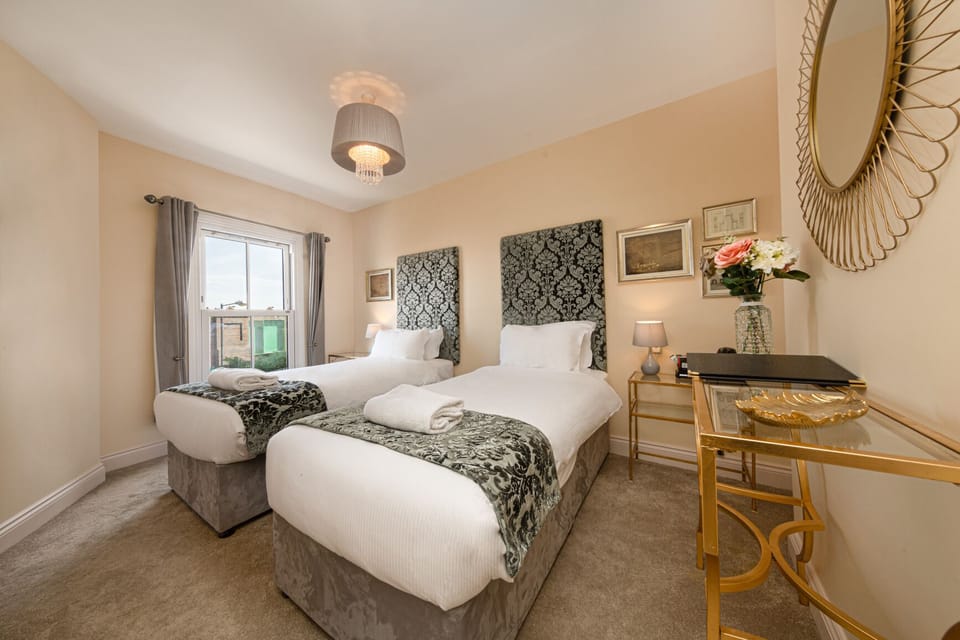 Twin Room, Ensuite | 1 bedroom, Egyptian cotton sheets, premium bedding, pillowtop beds