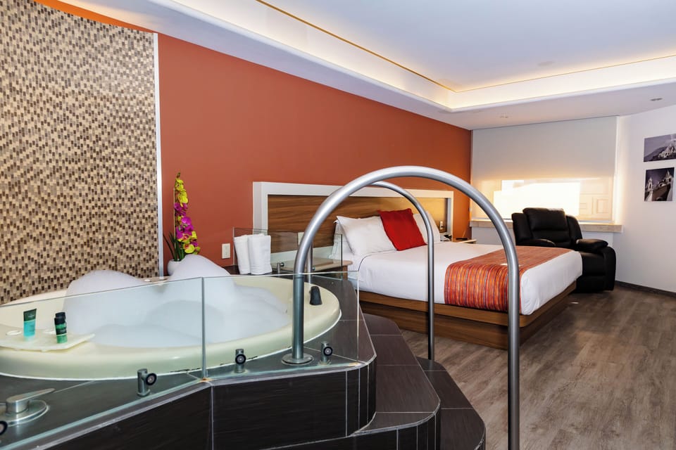 Junior Suite | Premium bedding, Select Comfort beds, in-room safe, desk