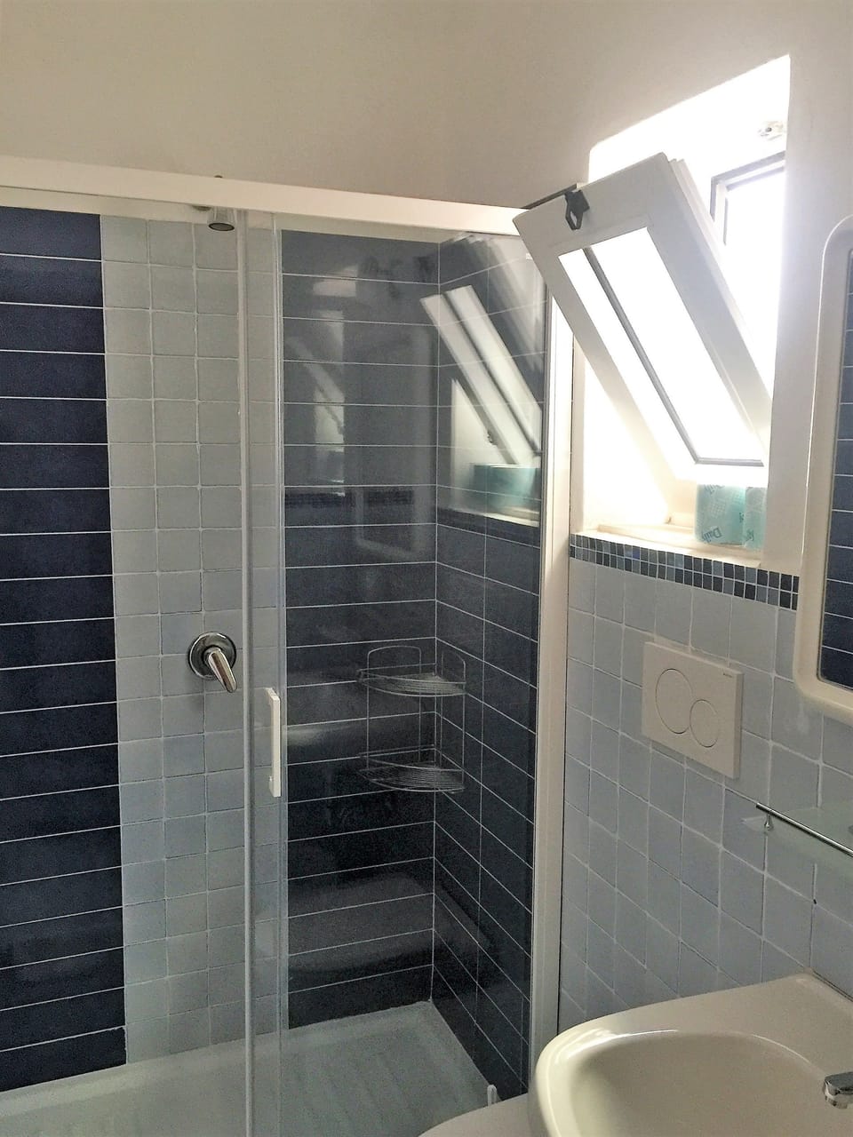 Family Quadruple Room, 2 Double Beds, Partial Sea View | Bathroom | Shower, hair dryer, towels