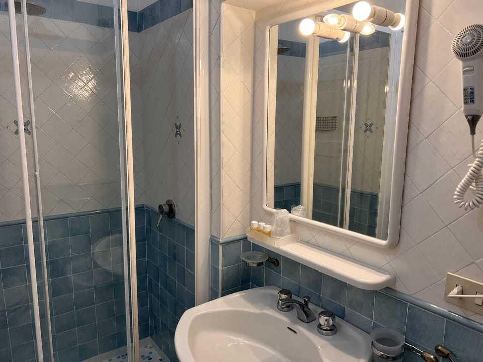 Economy Triple Room, Multiple Beds | Bathroom | Shower, hair dryer, towels