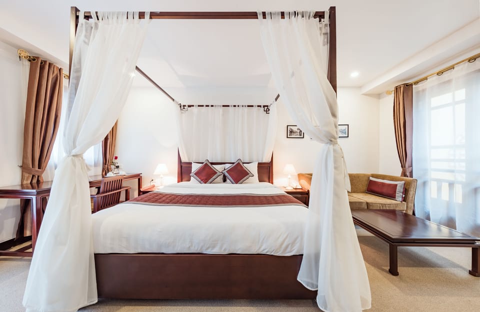Premium Suite, 1 King Bed, Terrace, City View | Premium bedding, pillowtop beds, minibar, in-room safe