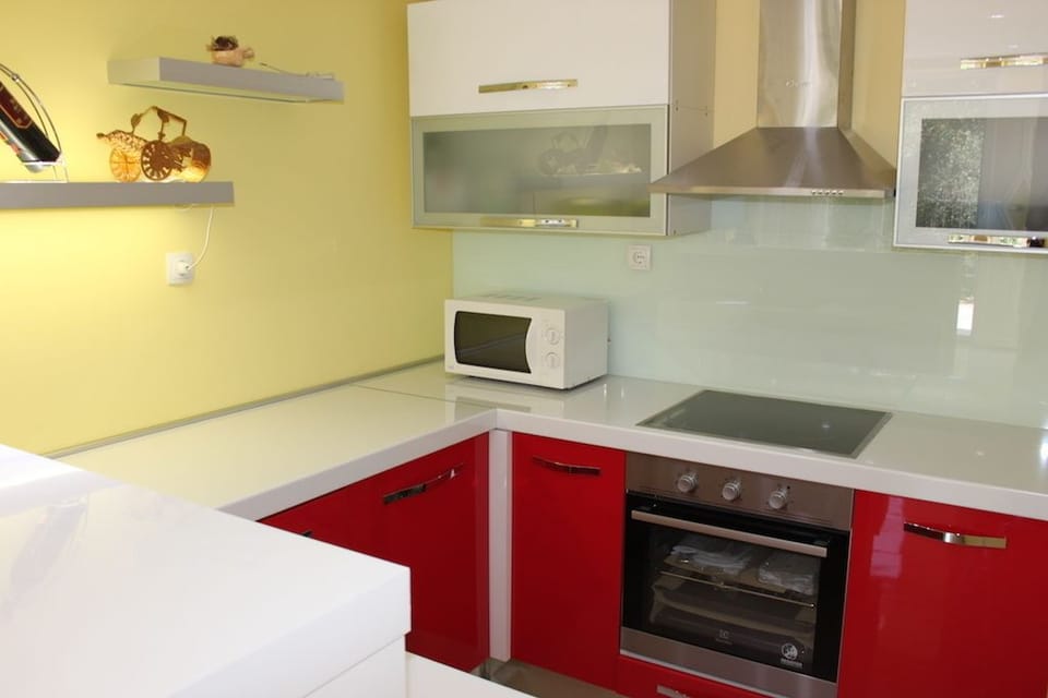 House, 4 Bedrooms, Private Pool | Private kitchen | Full-size fridge, oven, stovetop, dishwasher