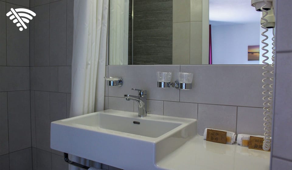 Comfort Triple Room | Bathroom | Shower, towels