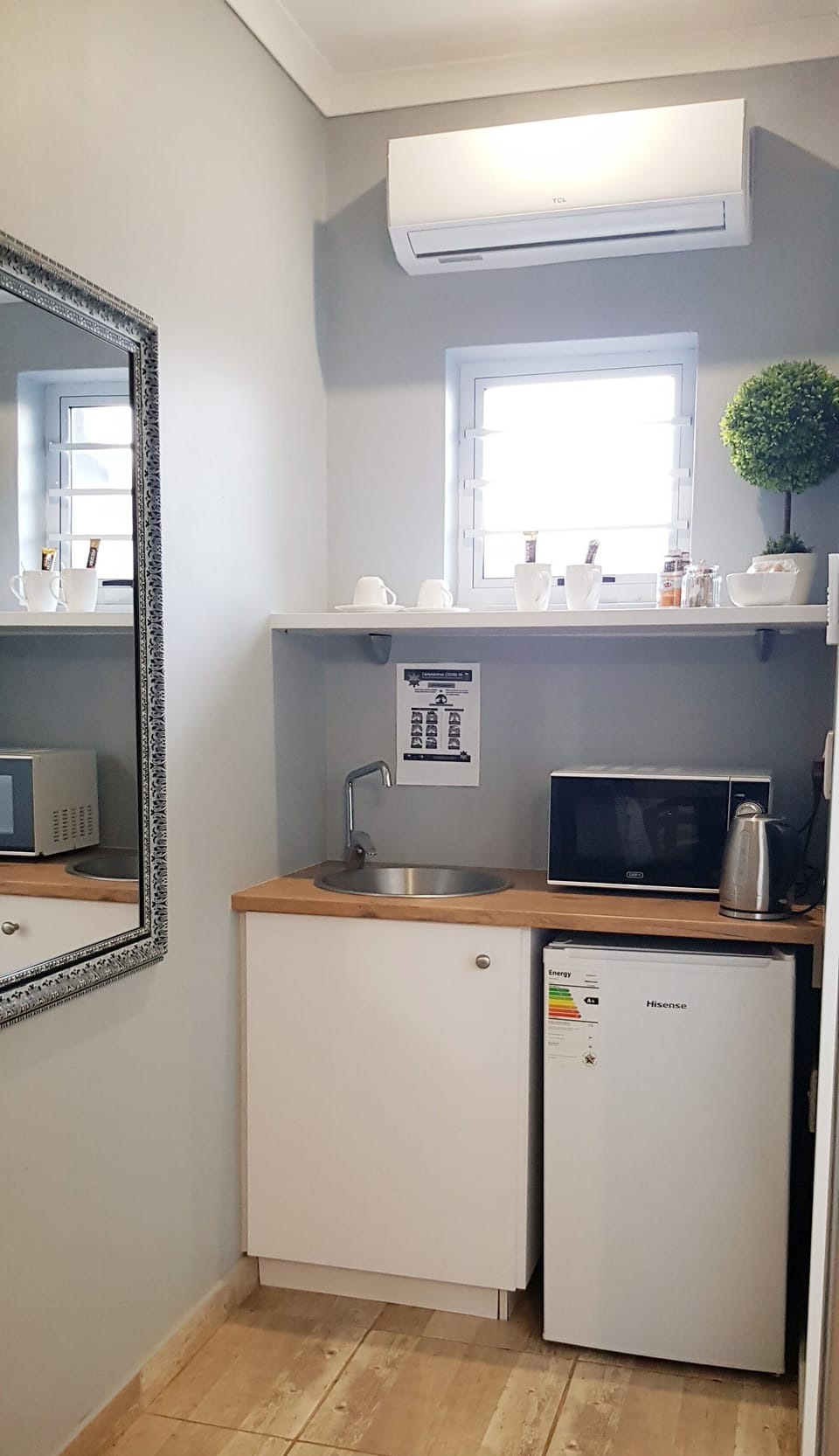 Basic Twin Room | In-room safe, desk, laptop workspace, blackout drapes