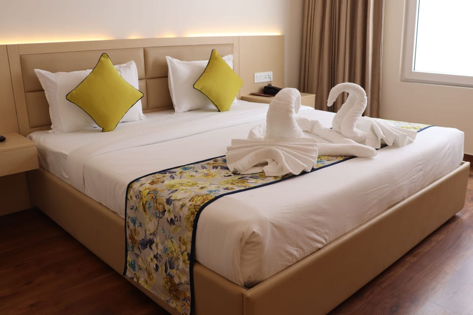 Deluxe Room, 1 Double Bed, City View | WiFi (free)
