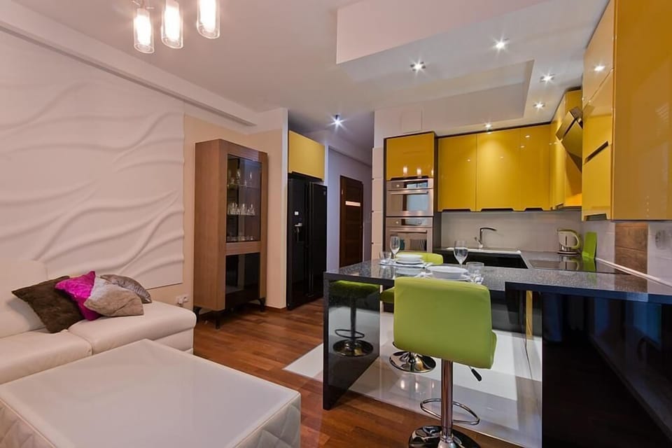 Apartment | Living area | Flat-screen TV