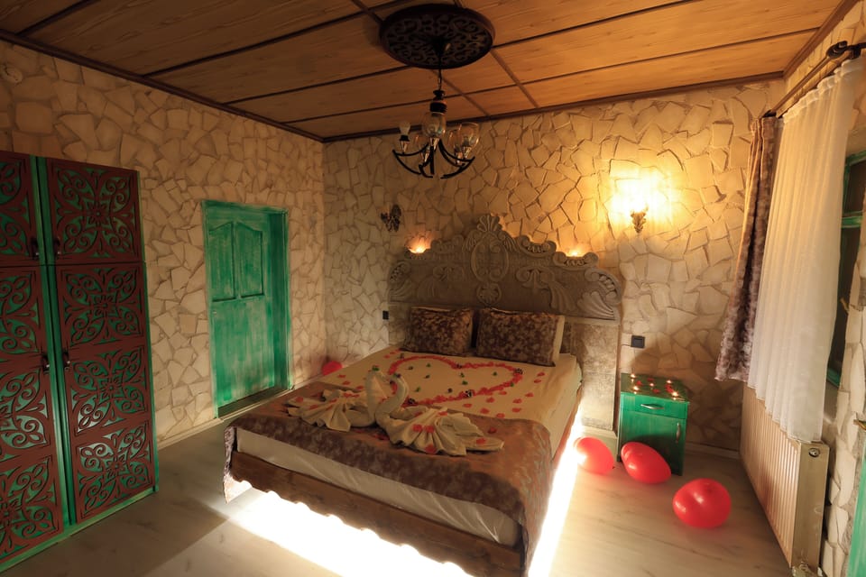 Suite | 1 bedroom, hypo-allergenic bedding, individually decorated
