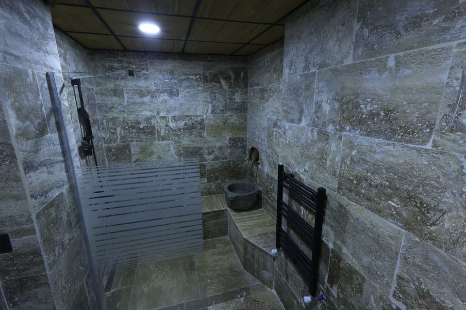 Standard Double Room | Bathroom | Shower, free toiletries, hair dryer, slippers