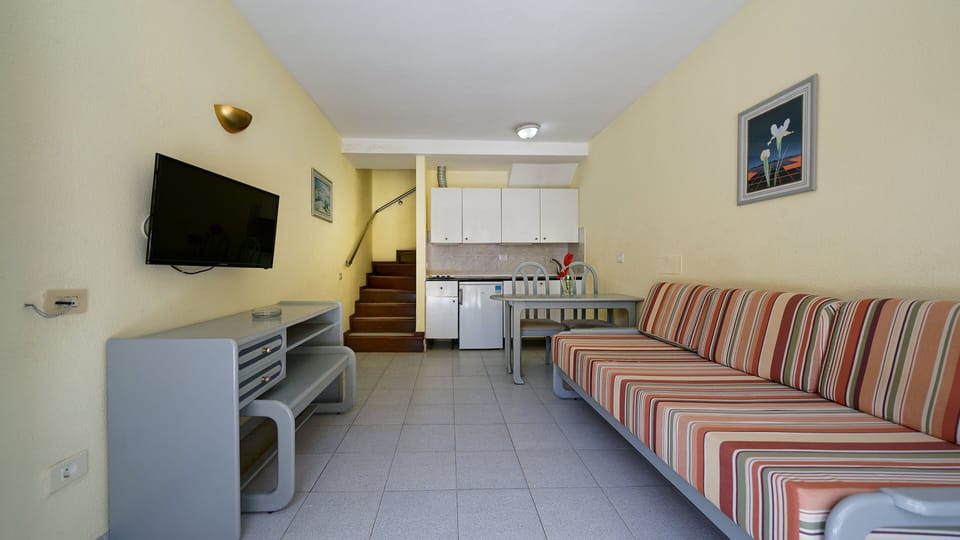 Superior Bungalow | Living area | TV
