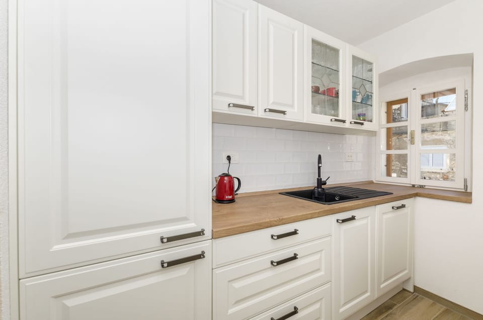 House | Private kitchen | Fridge, oven, stovetop, dishwasher