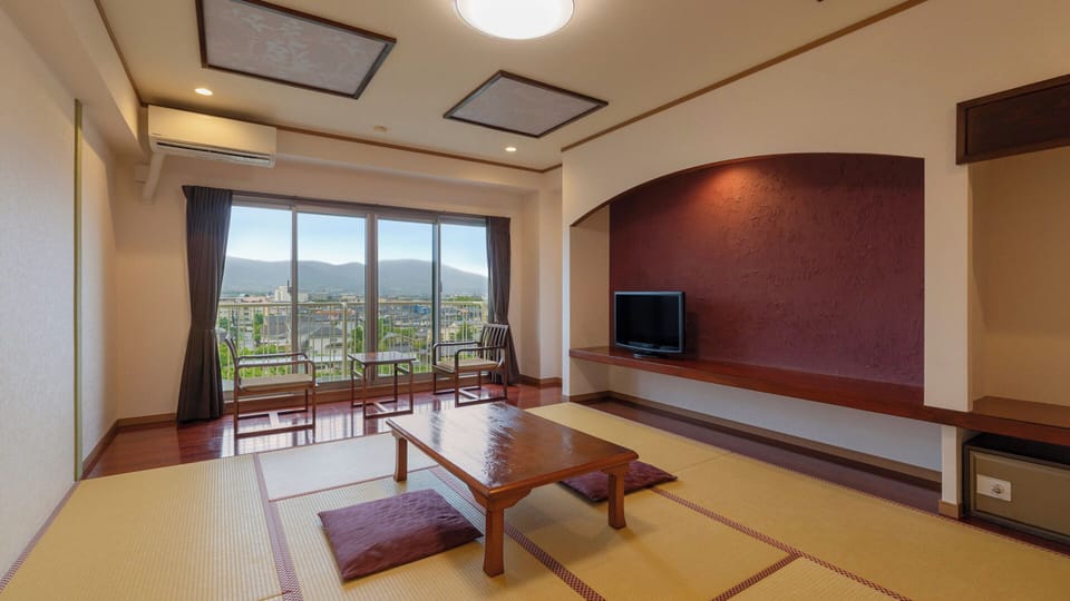 Superior Japanese-Style-Room with 10 Tatami mats - Shower Only - Non-Smoking | WiFi (free), bed sheets