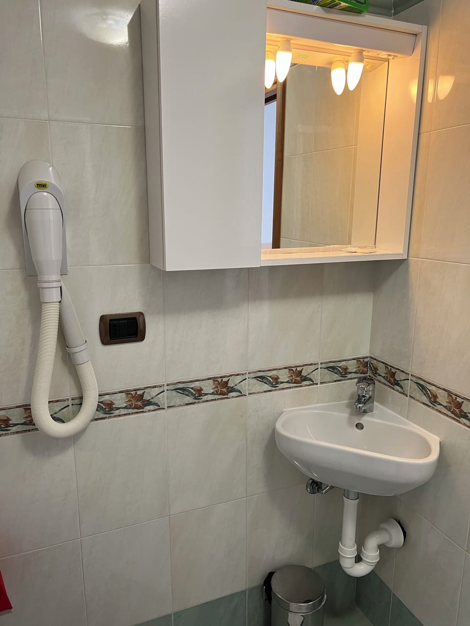 Panoramic Double Room | Bathroom | Shower, free toiletries, hair dryer, bidet