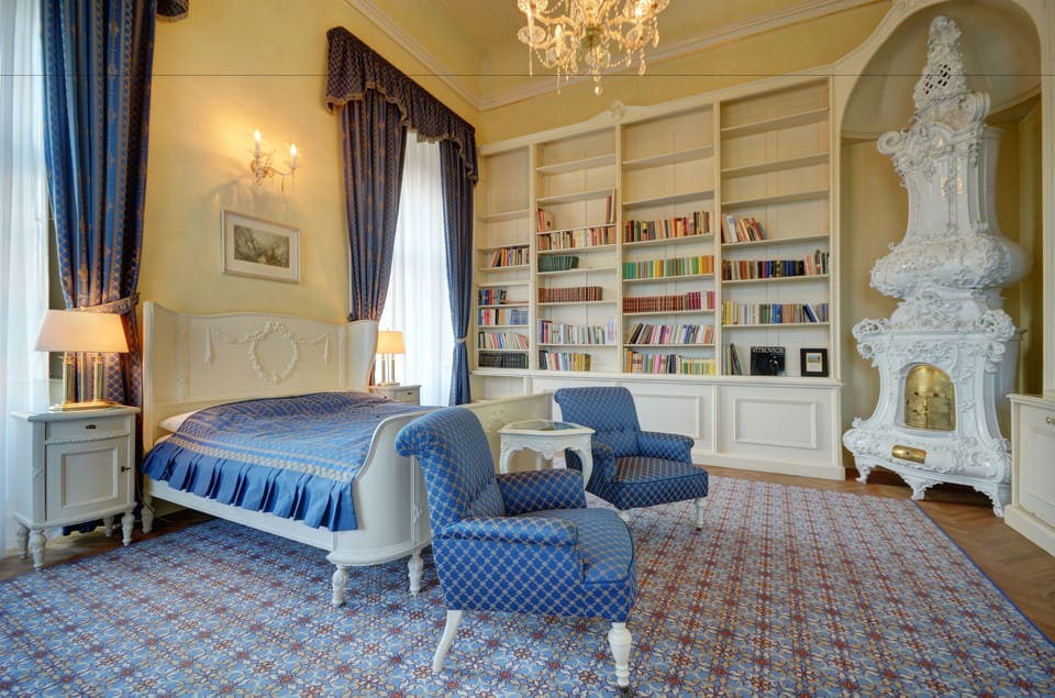 Superior Suite | Minibar, in-room safe, desk, iron/ironing board