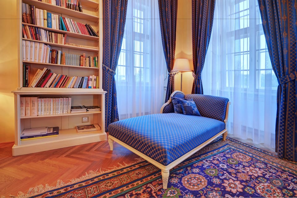 Superior Suite | Living room | TV