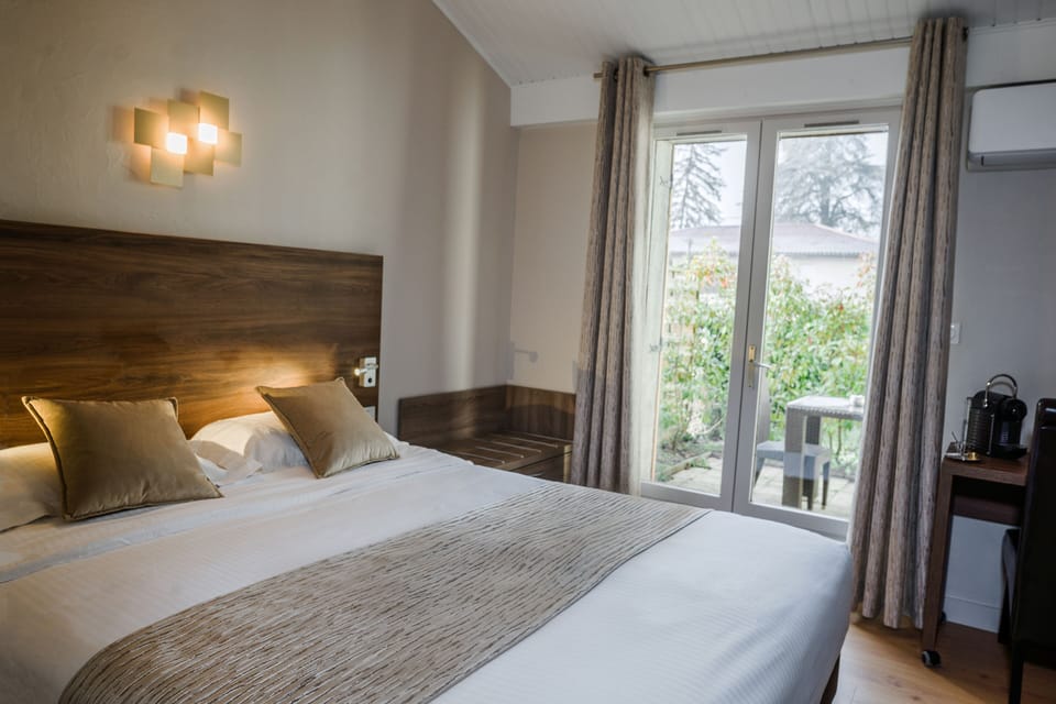 Superior Double Room, Terrace | Individually decorated, individually furnished, desk, soundproofing