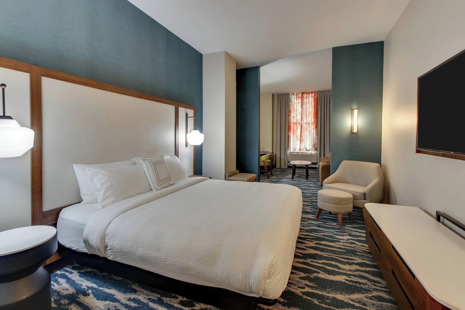 Suite, 1 King Bed with Sofa bed | 1 bedroom, individually furnished, desk, laptop workspace