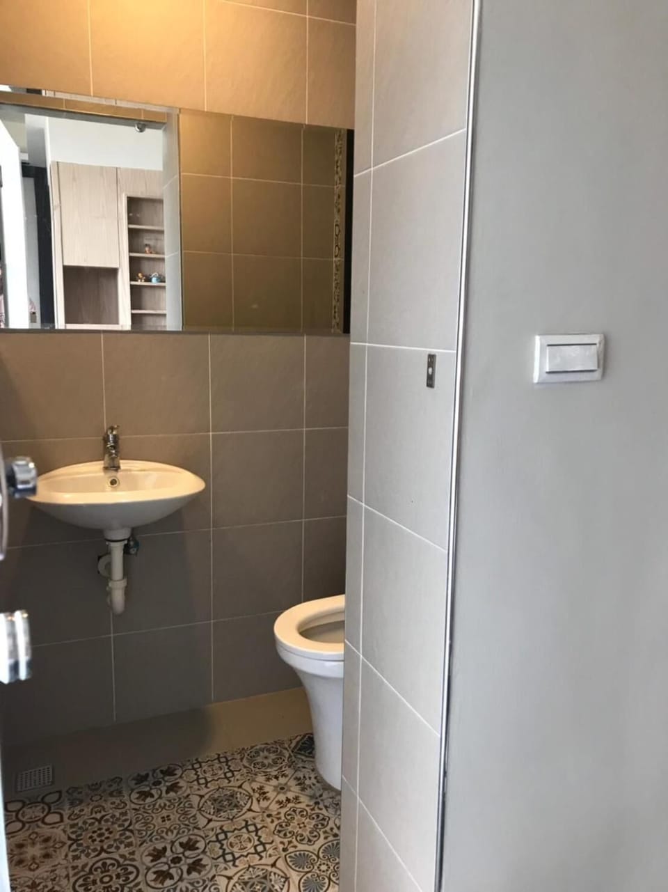 Shower, free toiletries, hair dryer, slippers