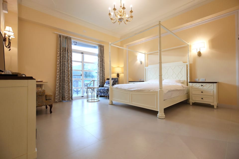 Superior Double Room | Minibar, desk, blackout drapes, soundproofing