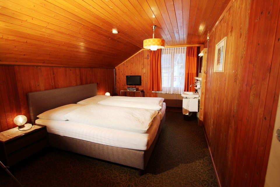 Free WiFi, bed sheets, wheelchair access