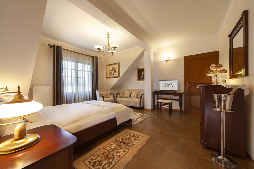 Premium Apartment (Apartament Pieniazkowy) | In-room safe, desk, soundproofing, iron/ironing board