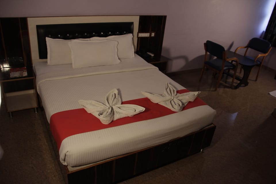 Comfort Room | Laptop workspace, rollaway beds, free WiFi