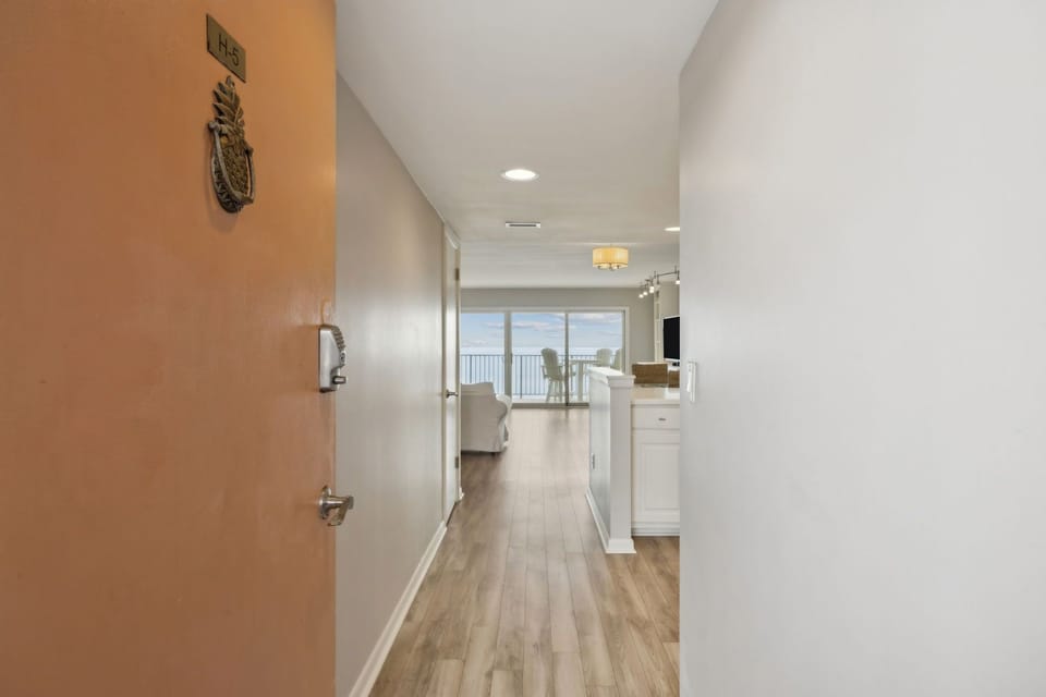 Condo, 3 Bedrooms | Interior