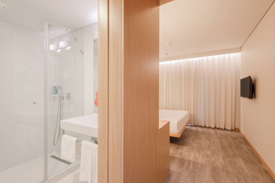 Standard Double Room, 1 Queen Bed | In-room safe, desk, blackout drapes, soundproofing