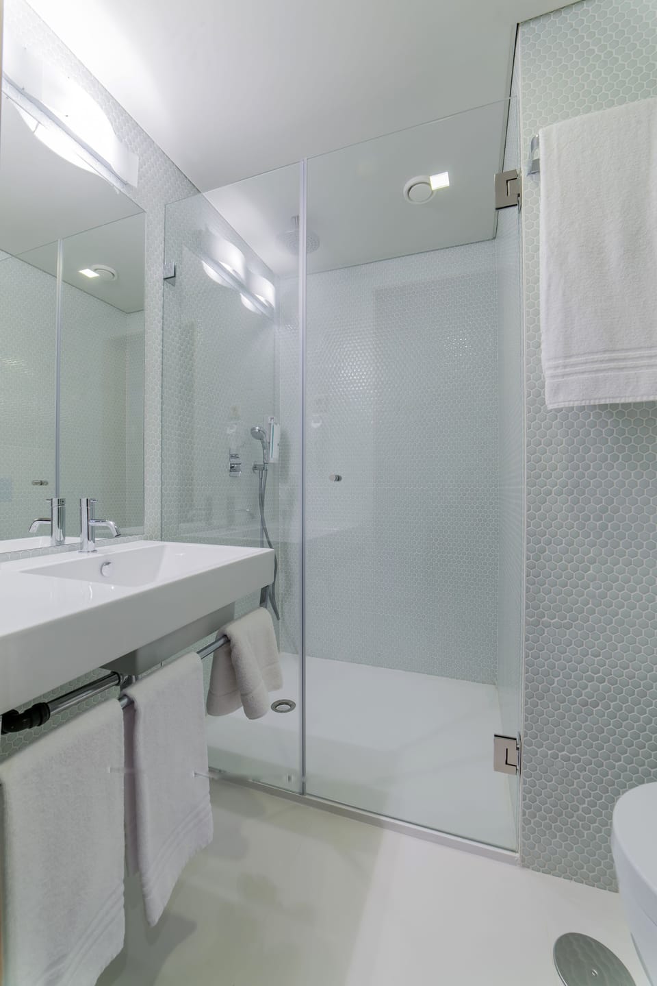 Standard Double Room, 1 Queen Bed | Bathroom | Shower, rainfall showerhead, hair dryer, towels