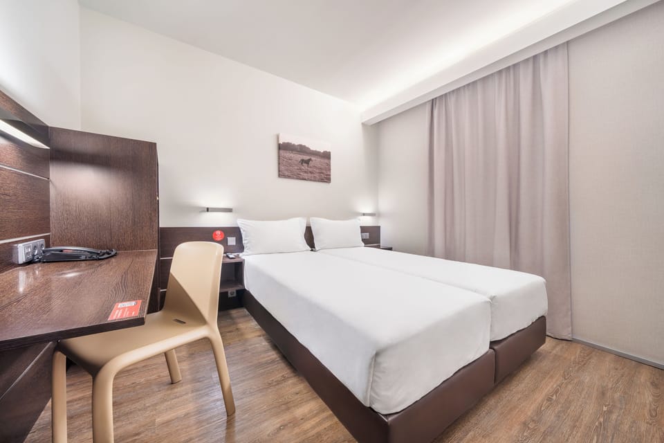 Standard Twin Room, 2 Twin Beds | In-room safe, desk, blackout drapes, soundproofing
