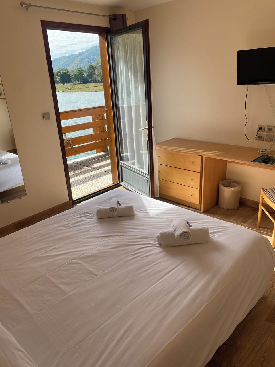 Premium bedding, individually furnished, soundproofing