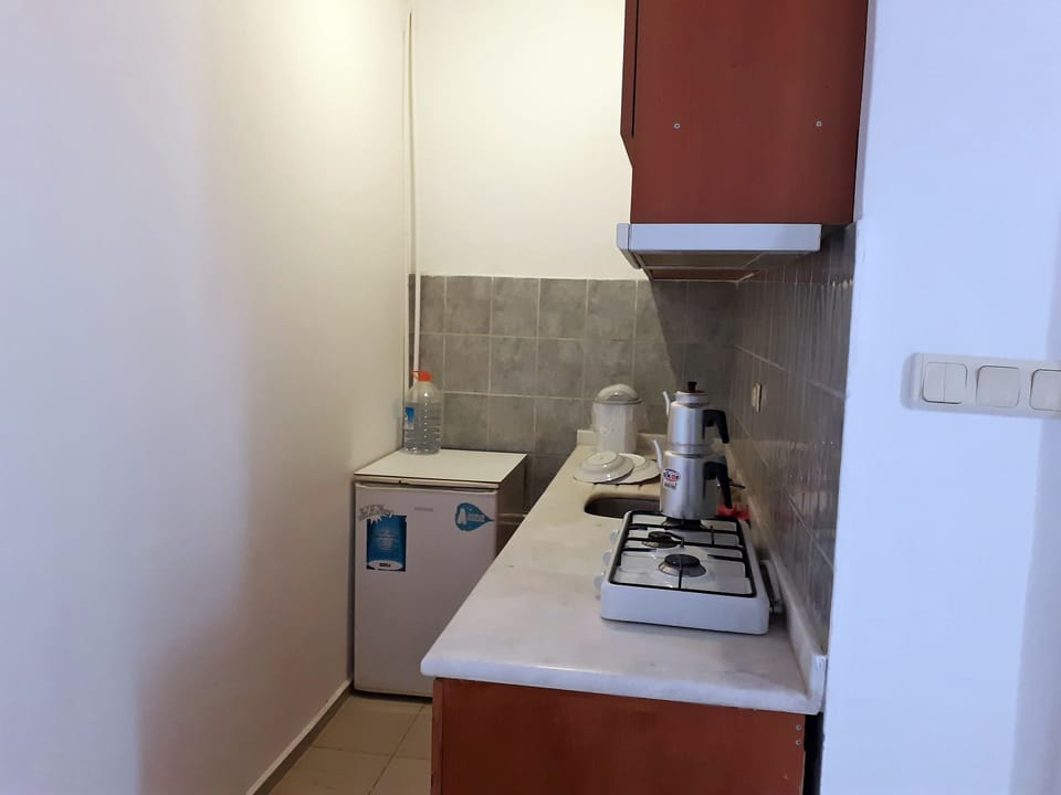 Family Room, Hill View (Comfort) | Private kitchen